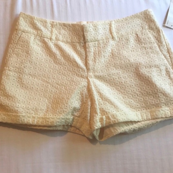 Madison Jules cream color shorts - Picture 2 of 3
